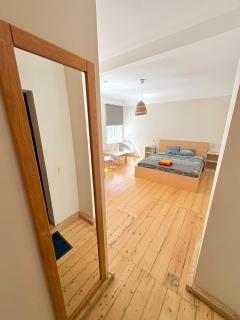 City Escape - Comfortable City Stays with Free Parking On Premises - 4