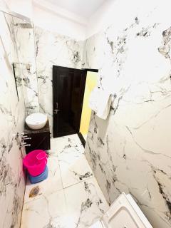 Hotel Airport Highway Suitable for Family and Business Travellers - Lucknow - 2