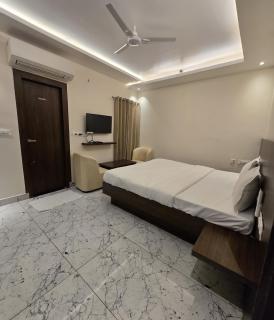 Hotel Airport Highway Suitable for Family and Business Travellers - Lucknow - 0