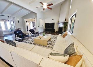 Scottsdale Clubhouse - For 10 - 5