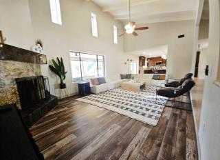 Scottsdale Clubhouse - For 10 - 3