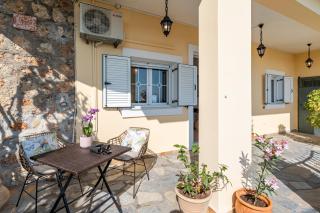 Mountain Retreat Apt with Sea View - - 9