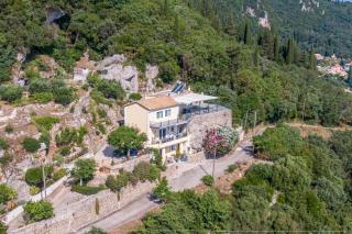 Mountain Retreat Apt with Sea View - - 8