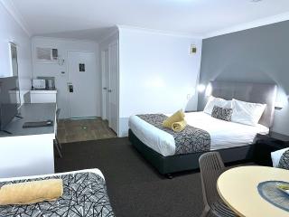 Rosebourne Gardens Motel - 6