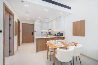 StayShort - Modern JVC Apartment Sleeps 3 with City Views - 2