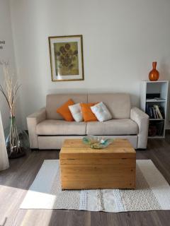 THE SUNFLOWER APARTMENT - Ronzo Chienis - 9