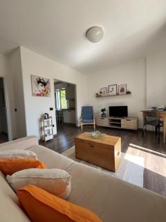 THE SUNFLOWER APARTMENT - Ronzo Chienis - 8