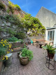 Tenby Victorian Villa with parking, pets allowed - Pembrokeshire - 9