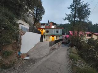 Fair lawns Home Stay - Shimla - 9