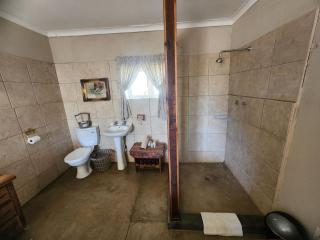 Lindley Hotel - - 7