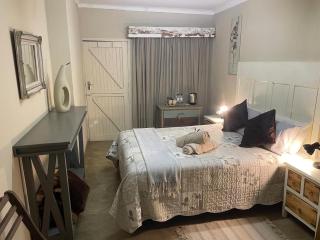 Lindley Hotel - - 5