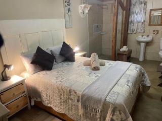 Lindley Hotel - - 4