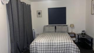 Atom, Large 4 to 5 Bed House, Sleeps 12, Garden, Parking, ideal for Contractors, Large Groups, Travellers - Thamesmead - 5