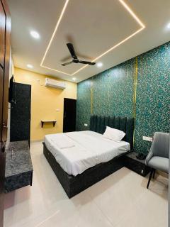Hotel Airport Highway Suitable for Family and Business Travellers - Lucknow - 5