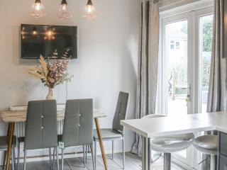 Charming 3 Bed Home in Cowes - - 1