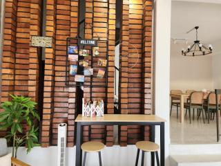 New! Stylish Petaling Jaya SS2 Landed Homestay for up to 17 pax, 65inchTV, Bathtub - Petaling Jaya - 8