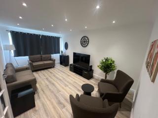 101 Modern 4 Bedroom Home - 7