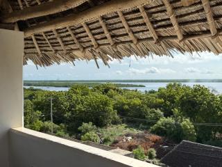 Hidden Gem 5 Bed Villa in Shela with Pool and AC - 2