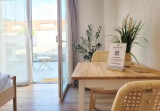 Moderner Ankerplatz mit Terrasse direkt am Hafen "Momentic" - Neustadt in Holstein - 8
