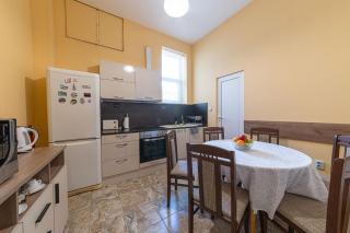 Apo Apartment - Top Center - 4