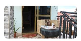 Private room wz full DStv Package, Patio & Kitchenette - Kampala - 1
