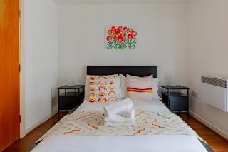 Charming 3BD Retreat with Balcony East London - 9