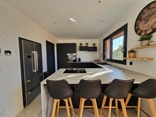 4 chambres - 200m2 - Parking - Jardin - Irigny - 9