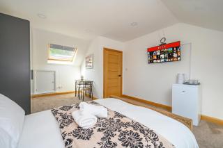-RB7B- For your relaxed and Cosy stay with Free WiFi - Batley - 0