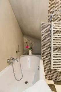 Spacious Vacation Apartment With A Garden View - 1