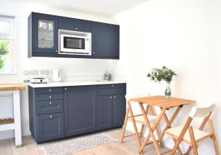 Modern Open Plan Annexe Sleeping 2 I Near Local Beaches & Chichester with FREE Parking - Donnington - 4