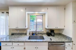 Pet & Family-Friendly 4BR Grill & Chill - Sacramento - 3