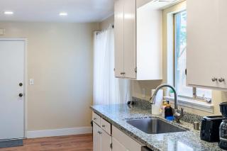Pet & Family-Friendly 4BR Grill & Chill - Sacramento - 2