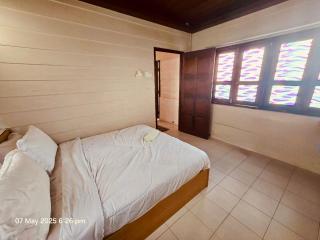 Beachfront Family Bungalow with Seaview Pool, KTV, Pool, PS5, Speaker System, BBQ & more!! - Tanjung Bungah - 4