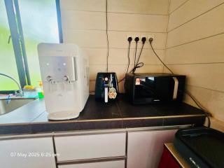 Beachfront Family Bungalow with Seaview Pool, KTV, Pool, PS5, Speaker System, BBQ & more!! - Tanjung Bungah - 1