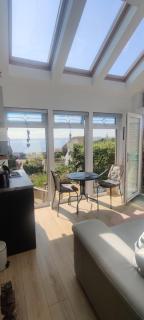 KINGHORN - Private Room, own entrance, ensuite, sunroom & Views - Kinghorn - 0