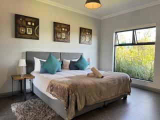 Stone`s Throw Manor - Muldersdrift - 1