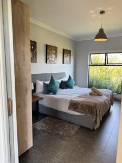 Stone`s Throw Manor - Muldersdrift - 4