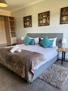 Stone`s Throw Manor - Muldersdrift - 8