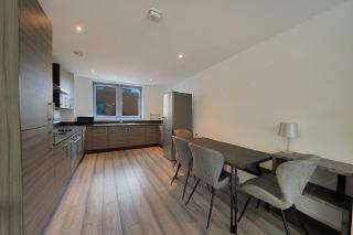 Spacious 3 Bed in Stratford, London with Free Parking & Wi-Fi - Londra - 8