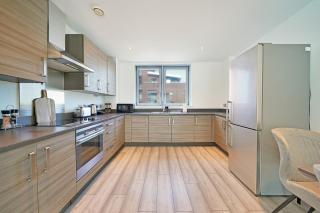 Spacious 3 Bed in Stratford, London with Free Parking & Wi-Fi - Londra - 4