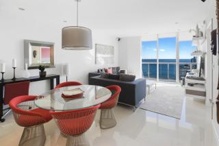 Highest Floor Icon Brickell Condo with Stunning Bayview & 5 star SPA - 0