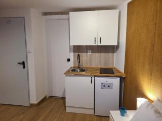 Habitación con baño y cocina en Marín - 5