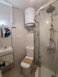 Habitación con baño y cocina en Marín - 2