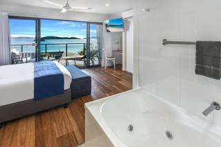 Shorelines 31 Renovated Upmarket Two Bedroom Apartment With Ocean Views And Buggy - Hamilton Island - 8