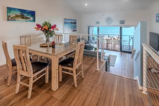 Shorelines 31 Renovated Upmarket Two Bedroom Apartment With Ocean Views And Buggy - Hamilton Island - 3