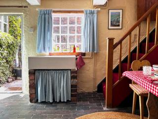 Unique Old Bakery Retreat - Betley - 3