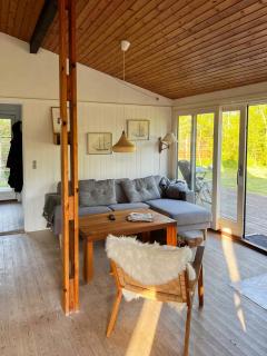 Family Cabin With Play Area Near The Beach - Højby - 0