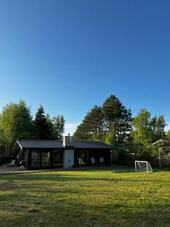 Family Cabin With Play Area Near The Beach - Højby - 8