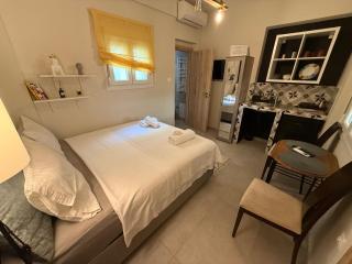 Mini Luxe Retreat - 1