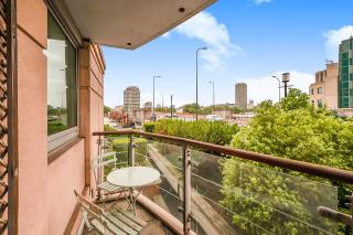 Riverside Apartments with Balcony, 1 Min Walk to Vauxhall Station - 8